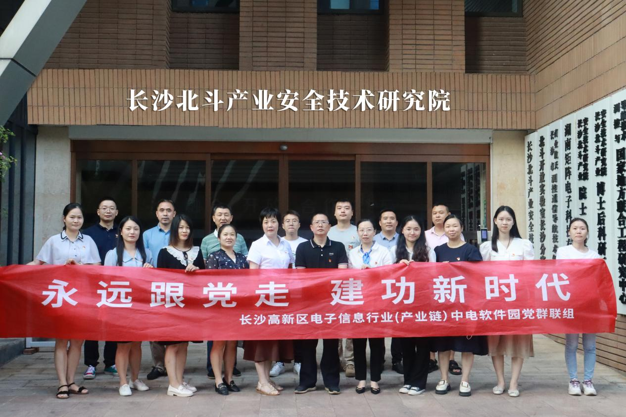 Luôn luôn đi theo Đảng, công hiến trong thời đại mới — Chi bộ tích cực tham gia các hoạt động liên kết xây dựng Đảng